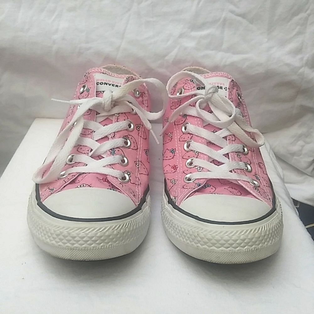 💗HELLO KITTY CONVERSE💗
